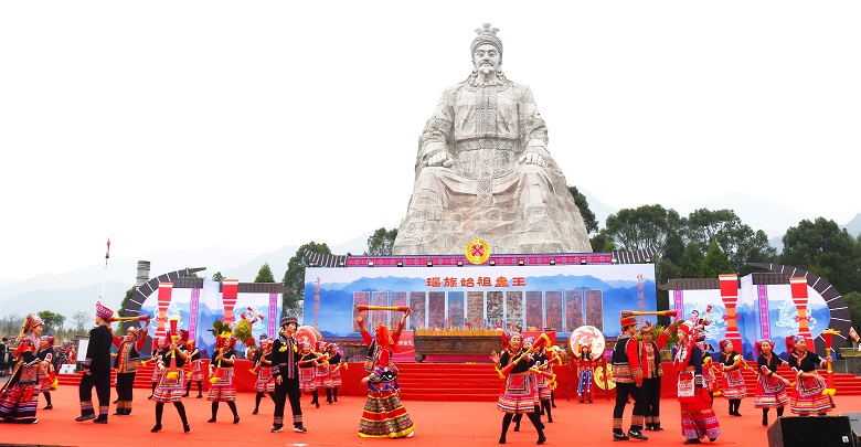 瑶族同胞欢庆盘王节